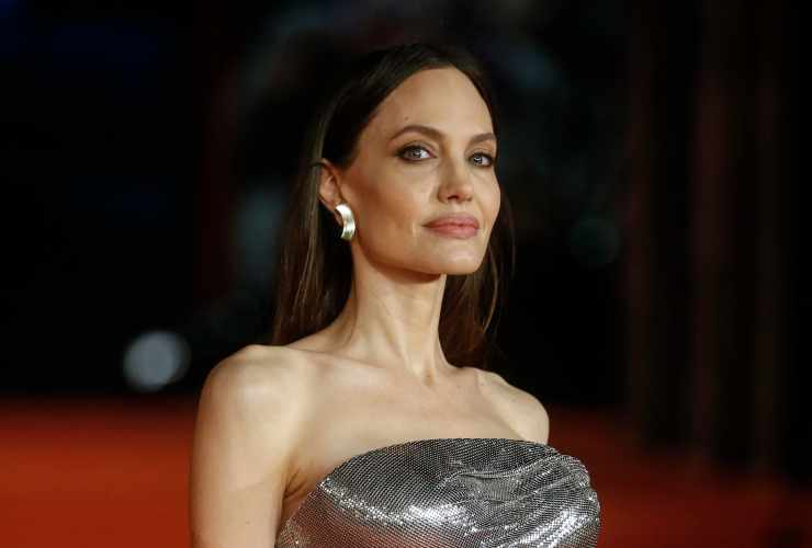 Angelina Jolie acconciatura