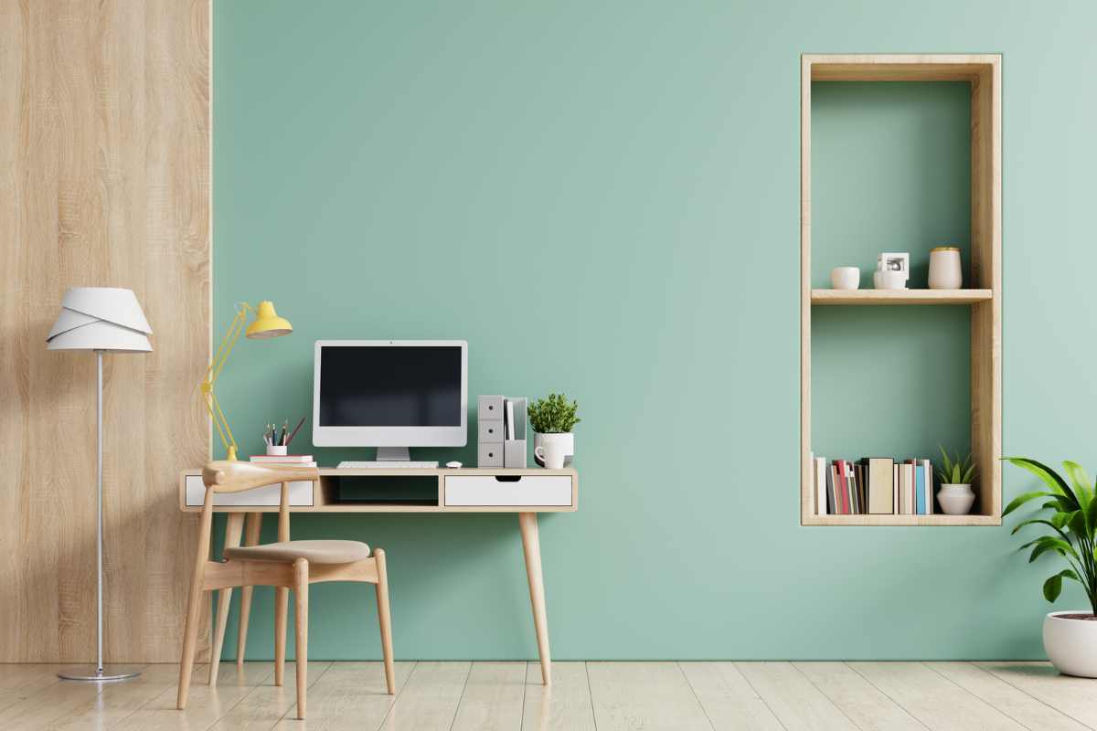 soggiorno moderno con parete verde chiaro