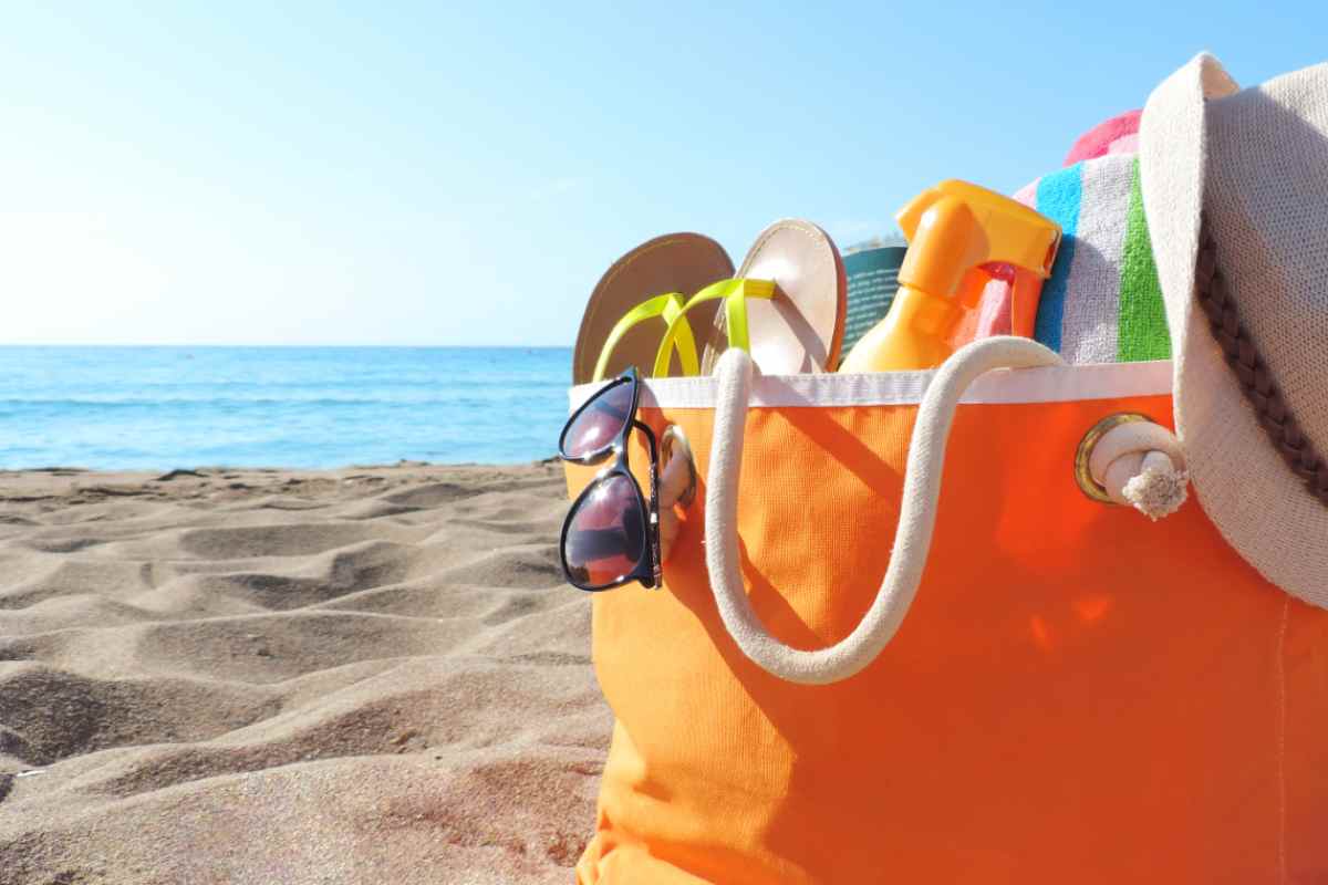 Cosa mettere nella borsa mare: gli oggetti indispensabili per la spiaggia