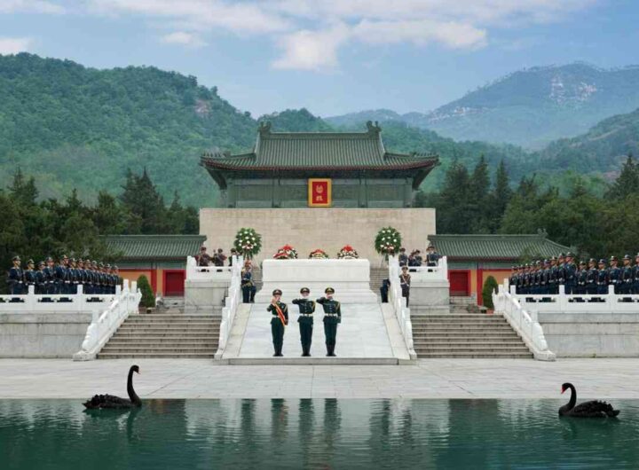 Scopri il fascino del cambio della guardia al mausoleo di Chiang Kai-Shek